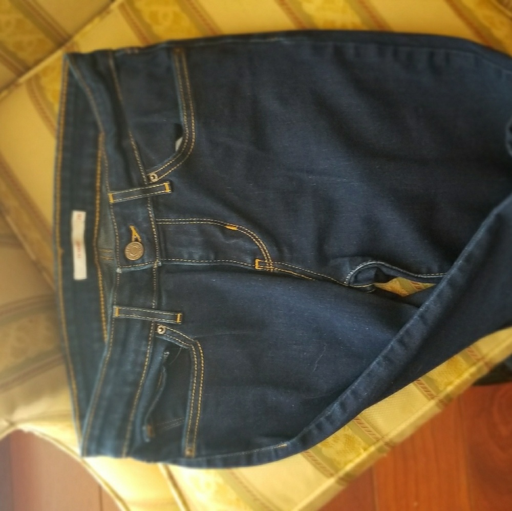 Dark wash Levis Skinny Jeans